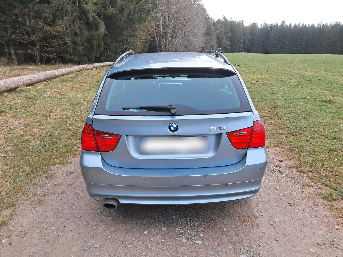Gebraucht BMW 318 143 PS (105 kW) 2009 Blau Kombi
