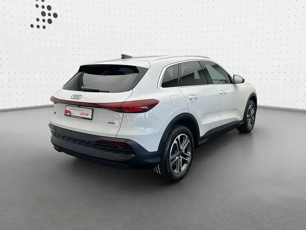 Gebraucht Audi Q5 Sport 204 PS (150 kW) 2025 Gletscherweiß metallic SUV
