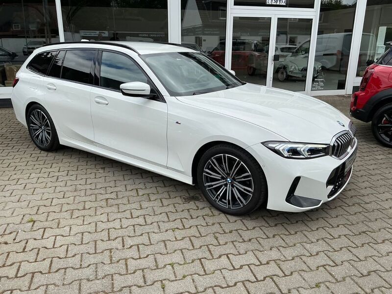 Weiß Gebraucht 2023 BMW 320 M Sport Kombi | 35.950 € (Guter Preis) - Bild 1/4