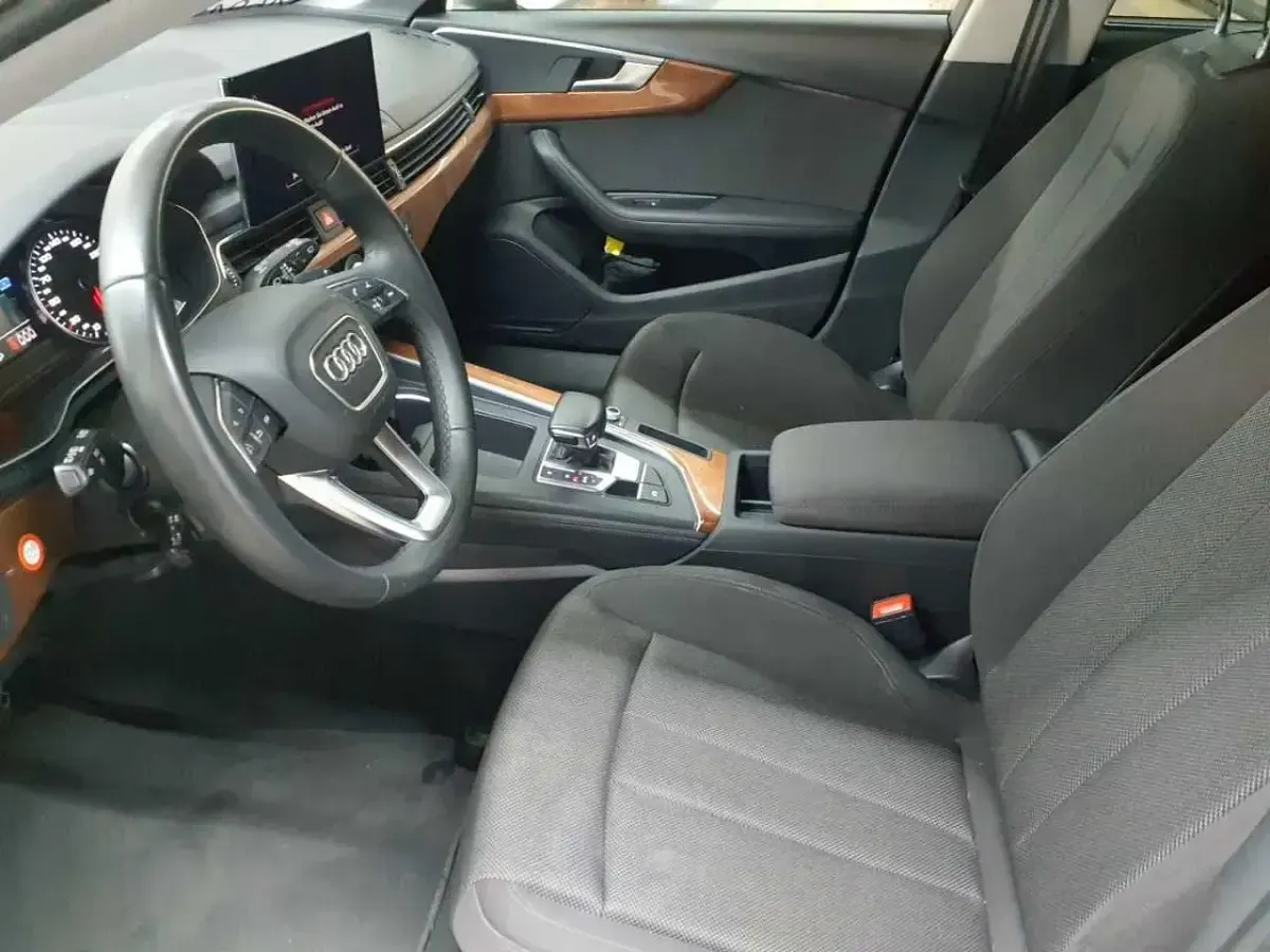 Gebraucht Audi A4 Advanced 163 PS (119 kW) 2023 Schwarz Kombi