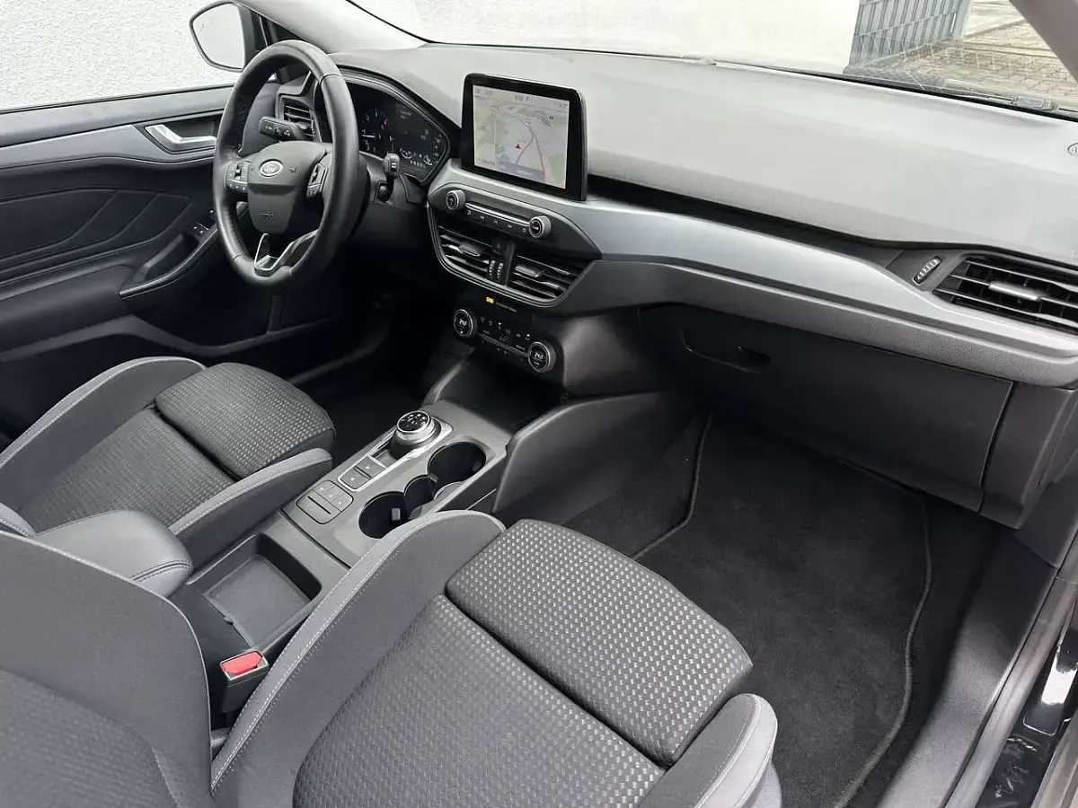 Gebraucht Ford Focus 120 PS (88 kW) 2023 Obsidianschwarz metallic Kombi