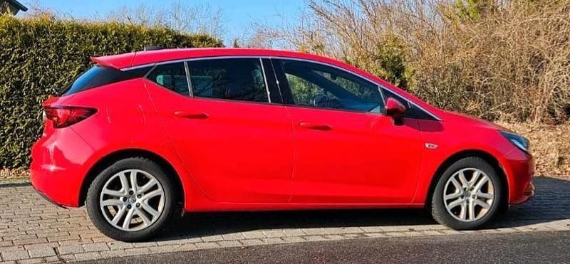 Gebraucht Opel Astra Dynamic 150 PS (110 kW) 2015 Rot Limousine