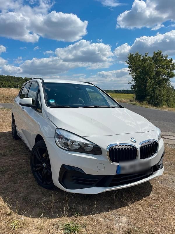 Weiß Gebraucht 2019 BMW 218 Active Tourer Van / Kleinbus | 13.300 € (Guter Preis) - Bild 1/4