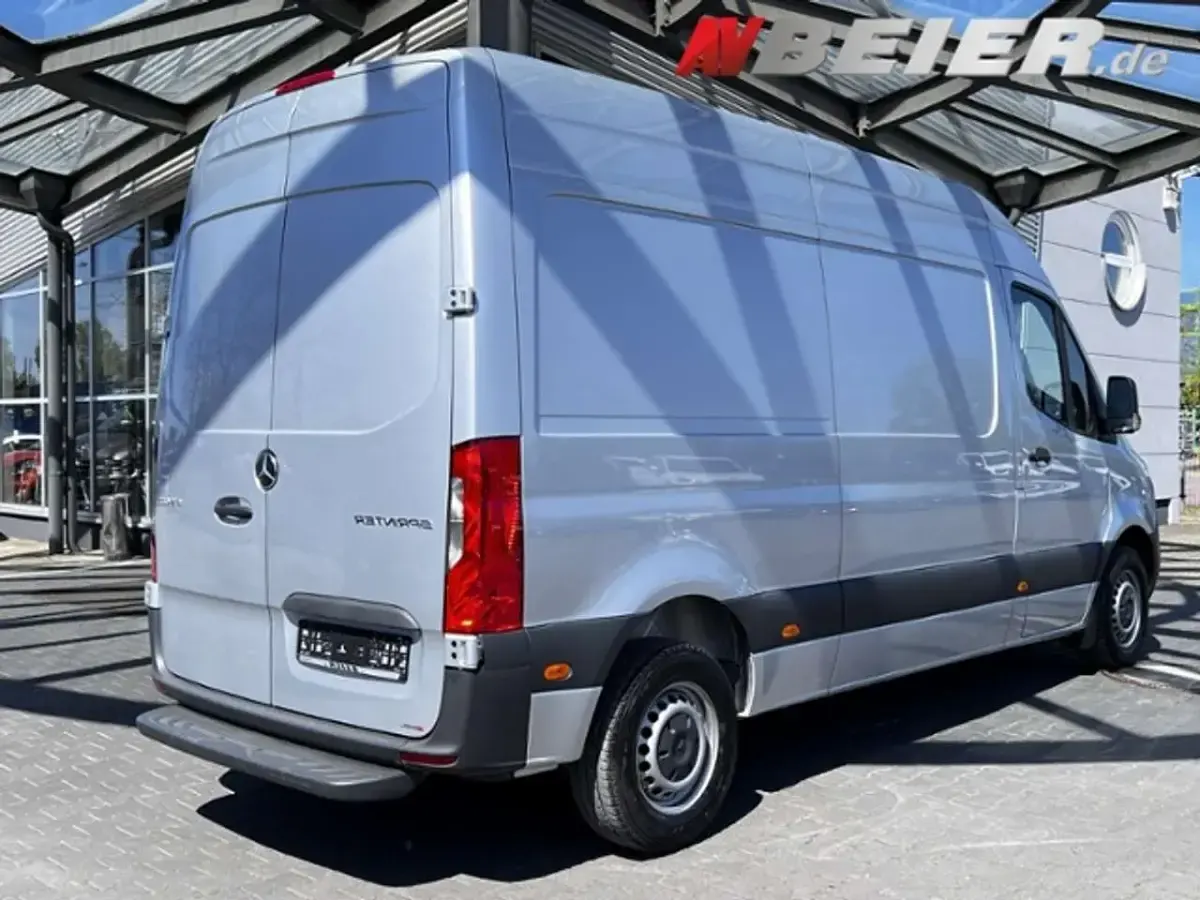 Usata Mercedes Sprinter 150 CV (110 kW) 2023 Argento Furgone