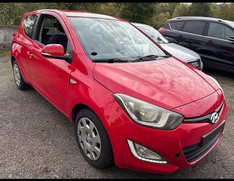 Gebraucht Hyundai i20 Classic 86 PS (63 kW) 2014 Rot Kleinwagen
