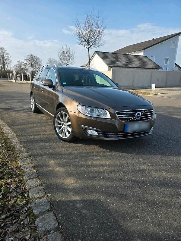 Gebraucht Volvo V70 215 PS (158 kW) 2014 Braun Kombi