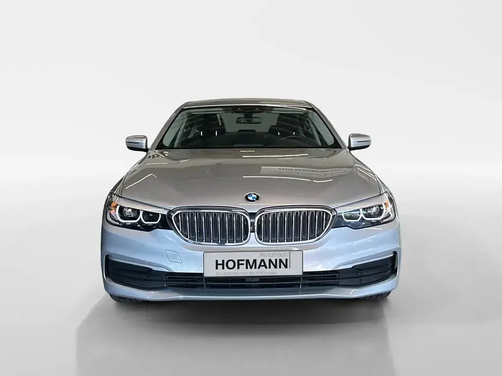 Gebraucht BMW 520 Sport Line 184 PS (135 kW) 2017 Glaciersilber metallic Limousine