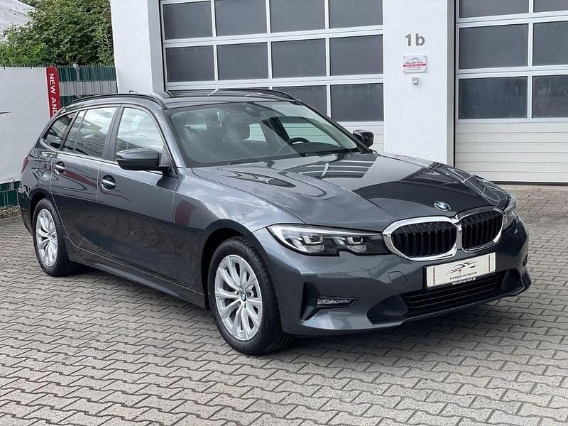 Grau Gebraucht 2021 BMW 320 Limousine | 26.990 € (Superpreis) - Bild 1/4