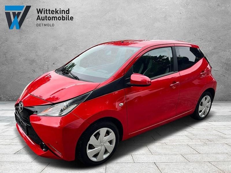 Rot Gebraucht 2016 Toyota Aygo X-play Kleinwagen | 6.400 € (Guter Preis) - Bild 1/4