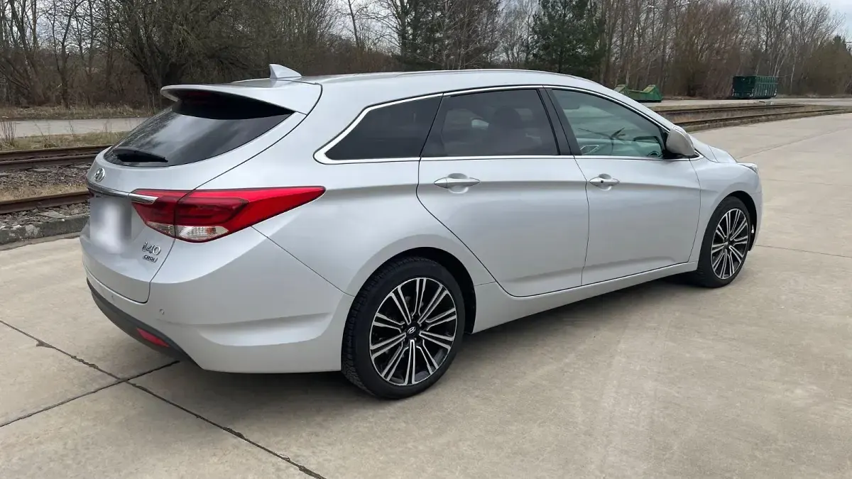 Gebraucht Hyundai i40 Premium 141 PS (103 kW) 2015 Grau Kombi