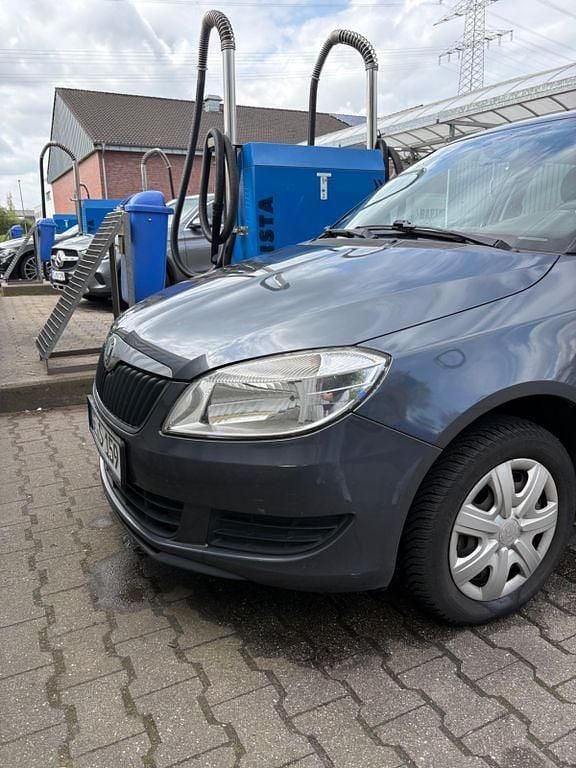 Gebraucht Skoda Fabia Classic 60 PS (44 kW) 2011 Grau Limousine