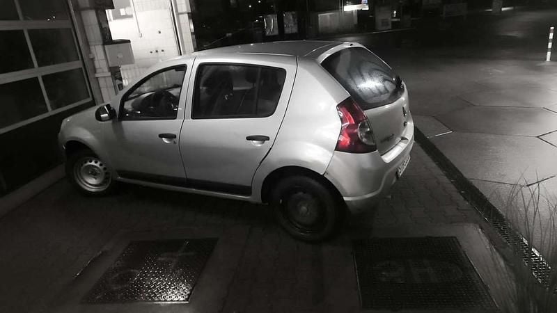 Gebraucht Dacia Sandero 75 PS (55 kW) 2009 Grau Limousine