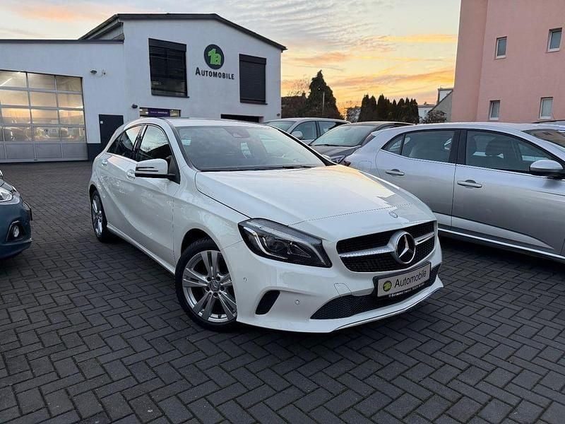 Weiß Gebraucht 2016 Mercedes A180 Limousine | 13.499 € (Guter Preis) - Bild 1/4