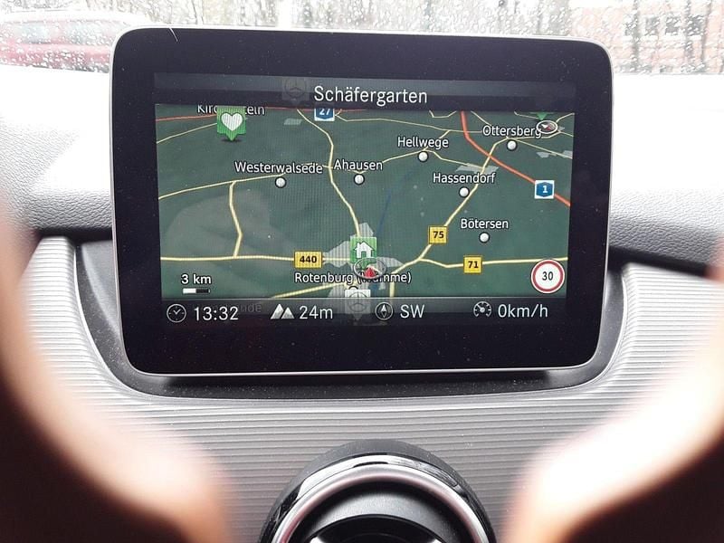 Gebraucht Mercedes B180 122 PS (89 kW) 2018 Weiß Van / Kleinbus