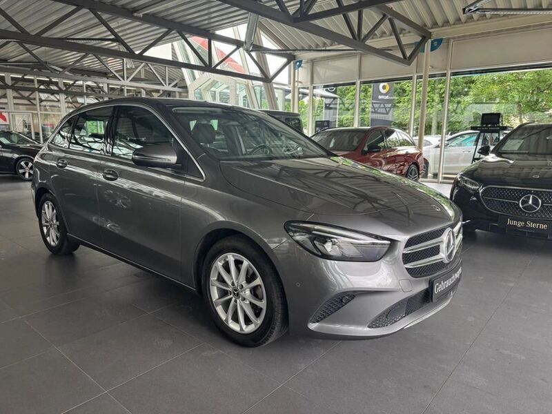 Grau Gebraucht 2019 Mercedes B200 Progressive Van / Kleinbus | 28.975 € (Teuer) - Bild 1/4