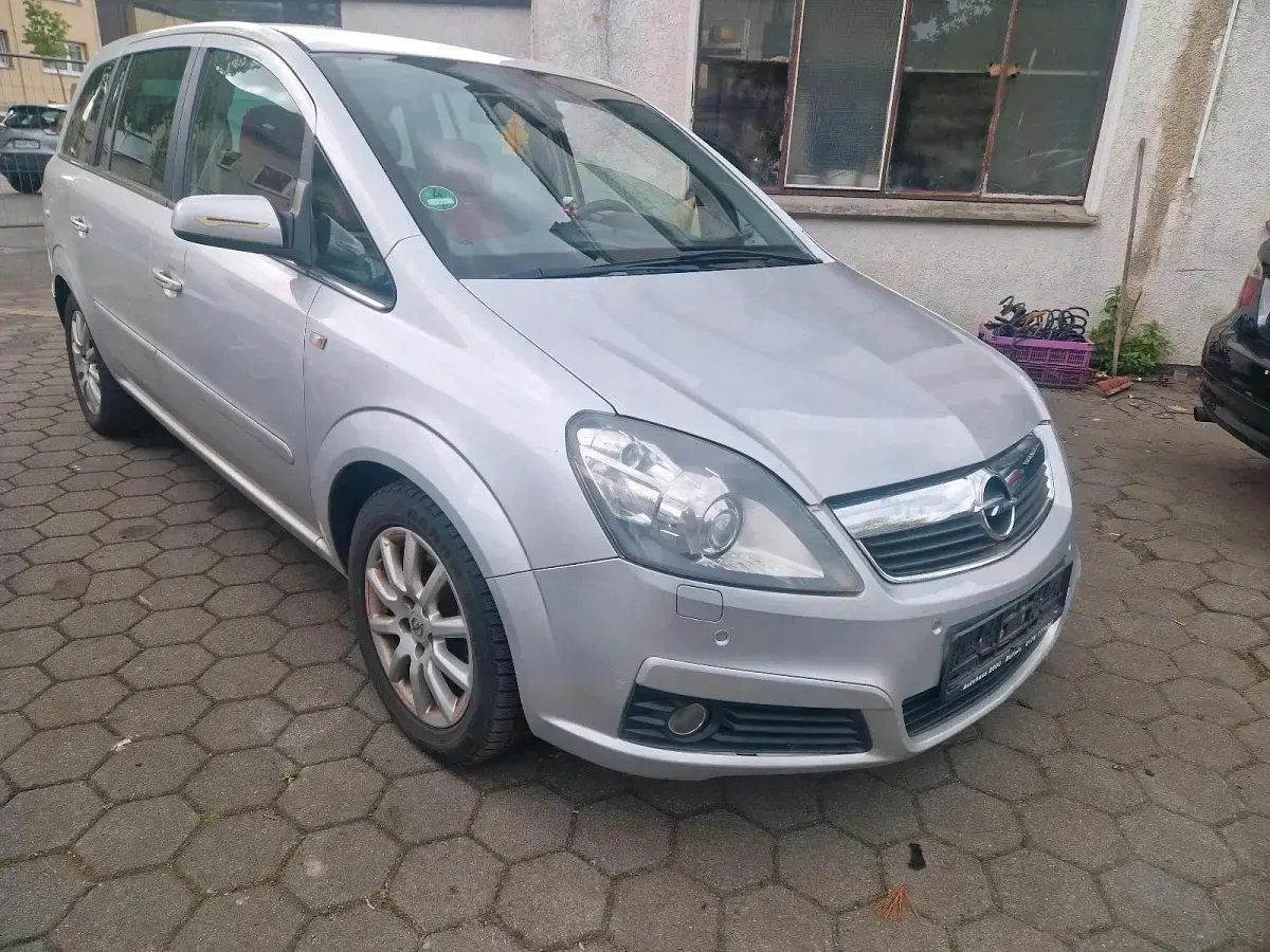Gebraucht Opel Zafira 150 PS (110 kW) 2005 Silber Van / Kleinbus