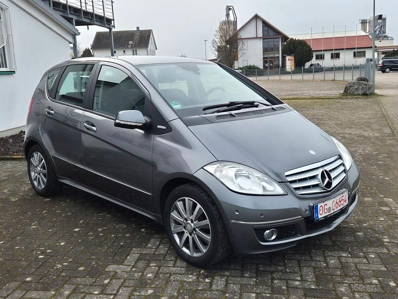 Gebraucht Mercedes A150 95 PS (69 kW) 2010 Grau Kleinwagen