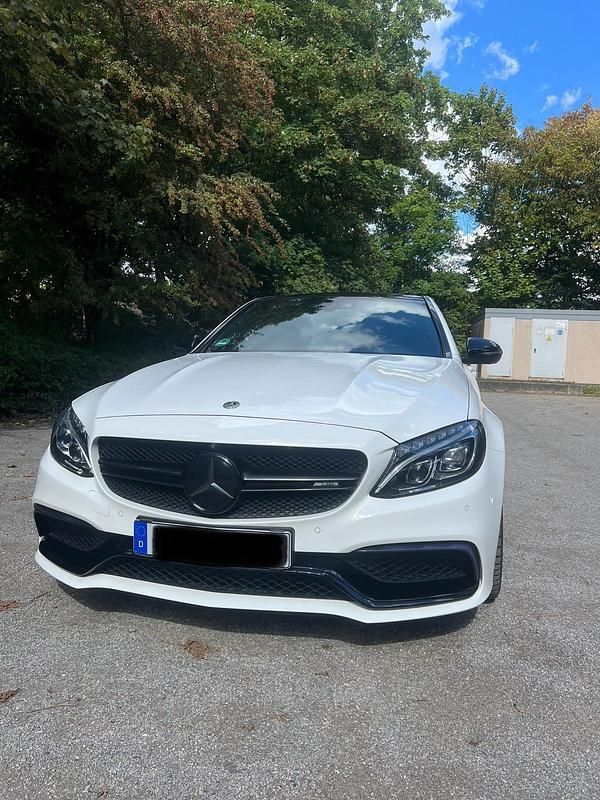 Weiß Gebraucht 2017 Mercedes C63 AMG AMG Limousine | 40.990 € (Fairer Preis) - Bild 1/4
