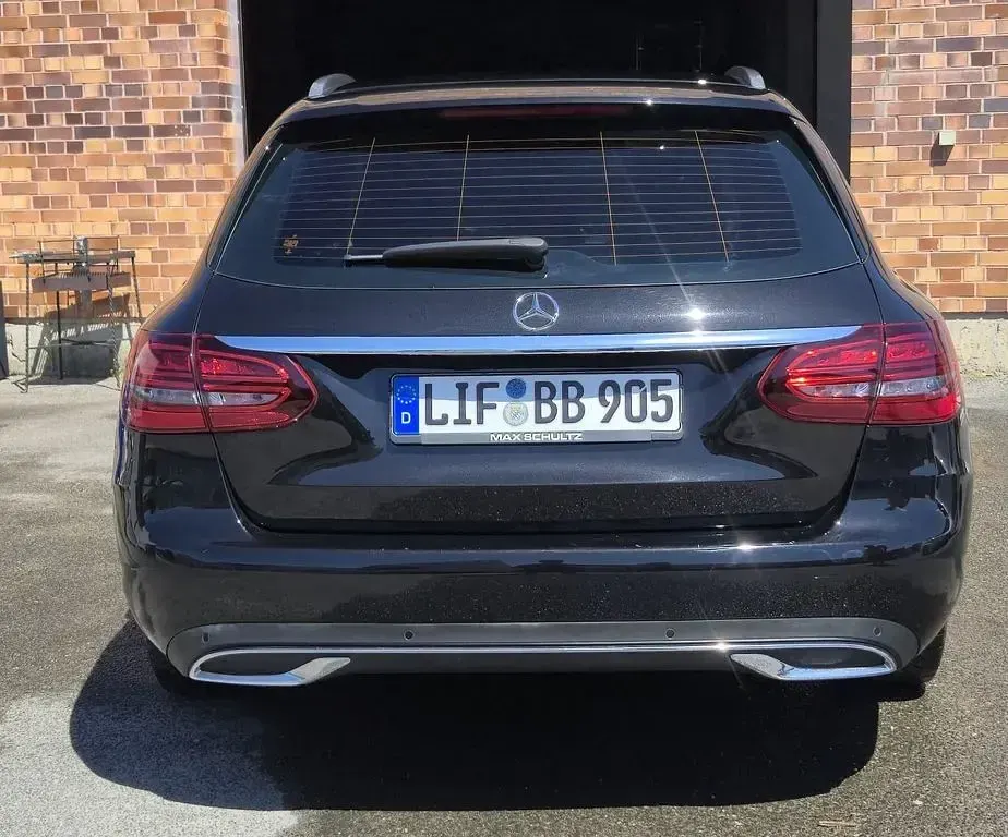 Gebraucht Mercedes C200 160 PS (117 kW) 2021 Schwarz Limousine