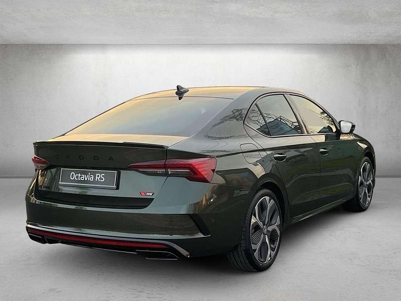Neu Skoda Octavia RS 265 PS (194 kW) 2026 Khakigrün metallic Coupé