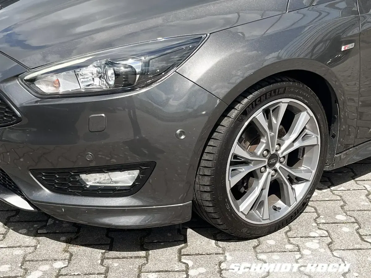Gebraucht Ford Focus ST-Line 182 PS (133 kW) 2018 Magneticgrau (silber) Limousine