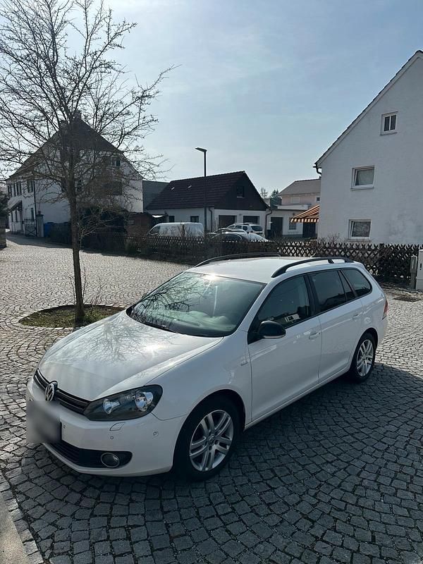 Gebraucht VW Golf VII Match 105 PS (77 kW) 2012 Weiß Kombi