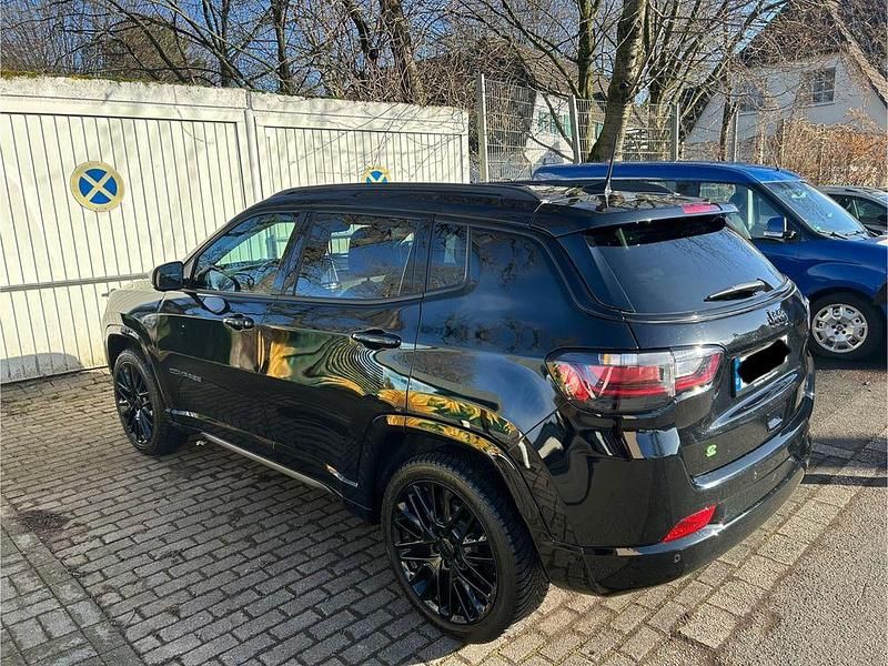 Second-hand Jeep Compass 131 CP (96 kW) 2023 Negru SUV