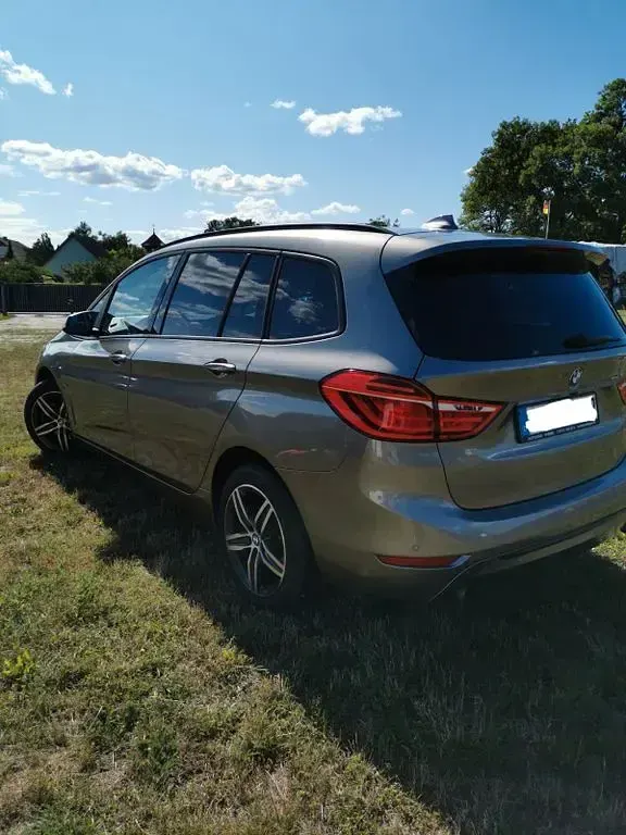 Gebraucht BMW 220 Gran Tourer Sport Line 192 PS (141 kW) 2016 Silber Van / Kleinbus