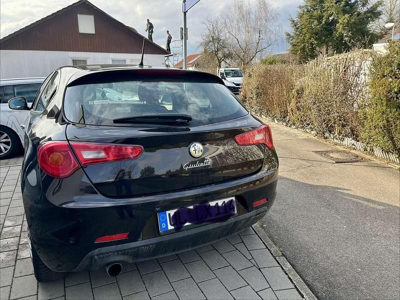 Gebraucht Alfa Romeo Giulietta Super 120 PS (88 kW) 2012 Schwarz Kleinwagen