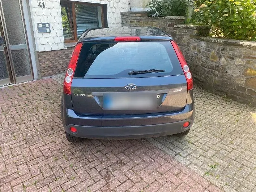 Gebraucht Ford Fiesta 60 PS (44 kW) 2006 Grau Kleinwagen