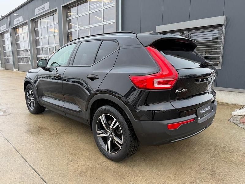 Gebraucht Volvo XC40 Plus 197 PS (144 kW) 2023 Onyx black / metallic SUV