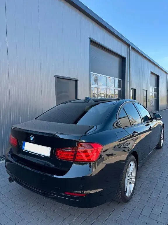 Gebraucht BMW 320 Sport Line 184 PS (135 kW) 2014 Schwarz Limousine