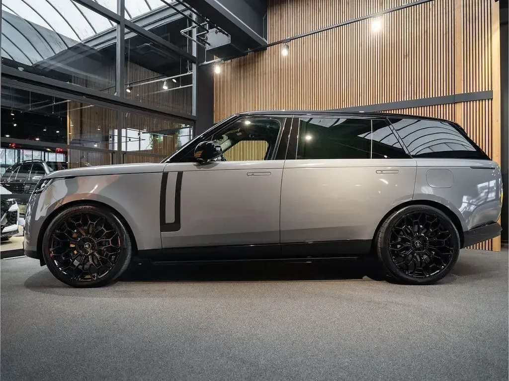 Gebraucht Land Rover Range Rover 460 PS (338 kW) 2025 Grau SUV