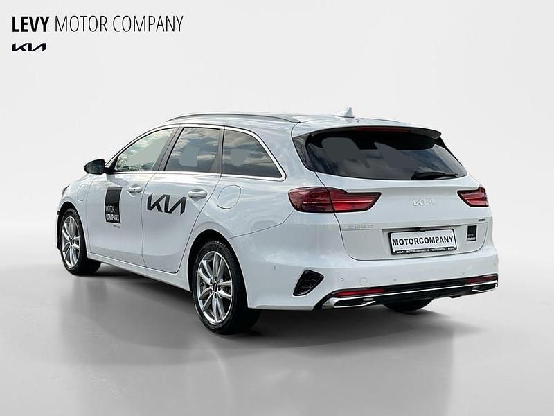 Gebraucht Kia Ceed Sportswagon Platinum Edition 141 PS (103 kW) 2023 Hw2 deluxeweiss met Kombi