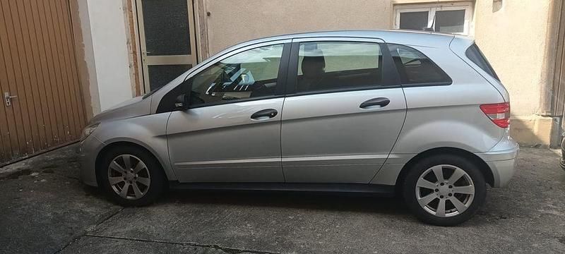 Gebraucht Mercedes B180 109 PS (80 kW) 2008 Grau Van / Kleinbus