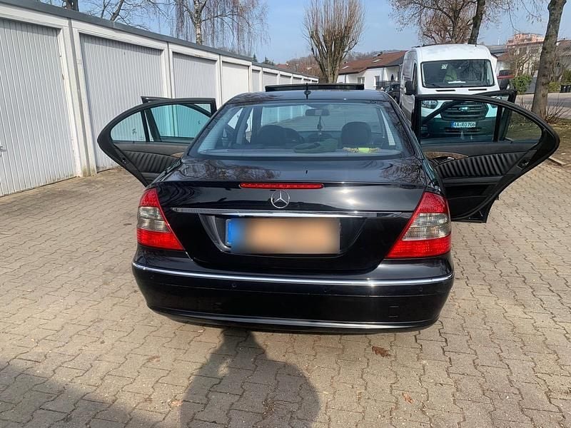 Gebraucht Mercedes E320 Avantgarde 224 PS (164 kW) 2006 Schwarz Limousine