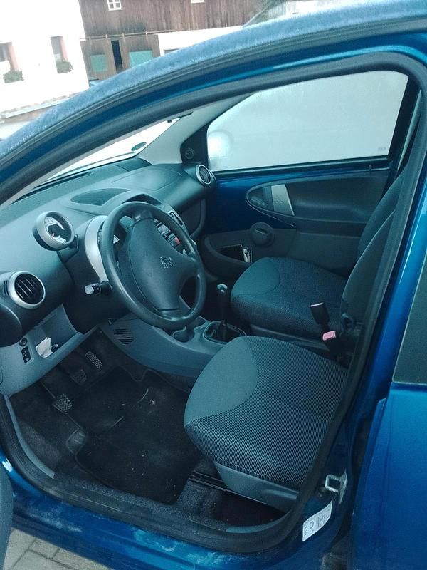 Blau Gebraucht 2006 Peugeot 107 Kleinwagen | 1.000 € (Guter Preis) - Bild 1/4