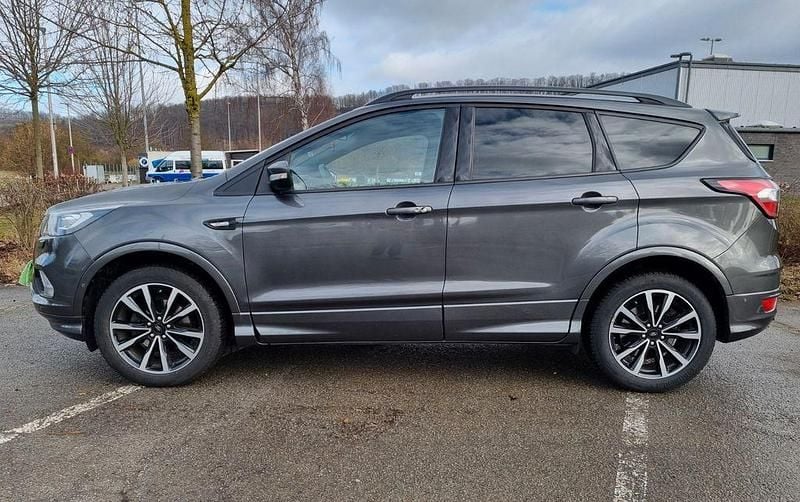 Gebraucht Ford Kuga ST-Line 150 PS (110 kW) 2018 Grau SUV
