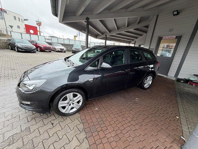 Gebraucht Opel Astra Edition 110 PS (80 kW) 2014 Schwarz Kombi