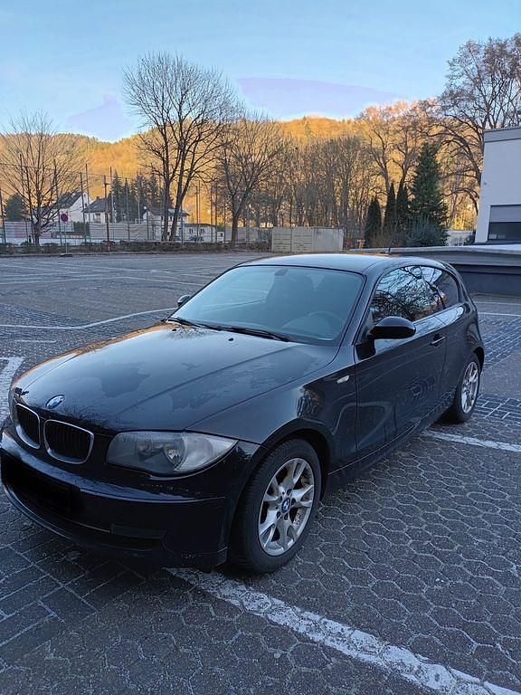 Schwarz Gebraucht 2009 BMW 116 Advantage Kleinwagen | 2.399 € (Fairer Preis) - Bild 1/4