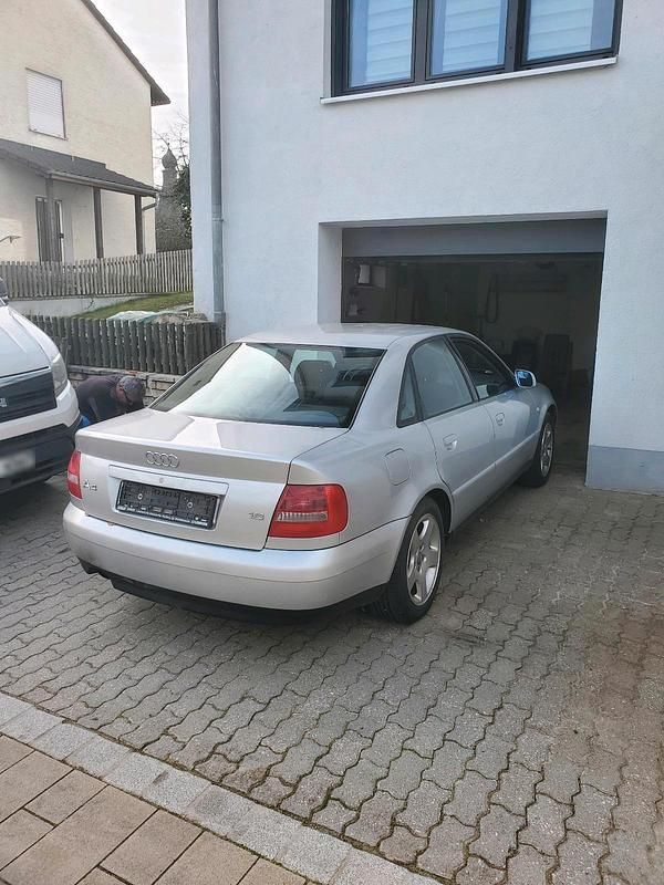 Gebraucht Audi A4 125 PS (91 kW) 2000 Limousine