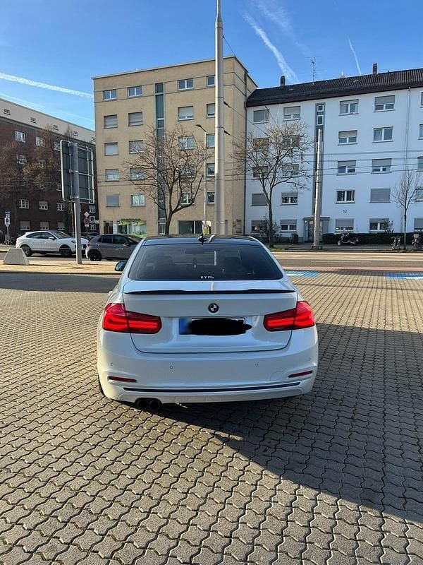 Gebraucht BMW 320 184 PS (135 kW) 2017 Weiß Limousine