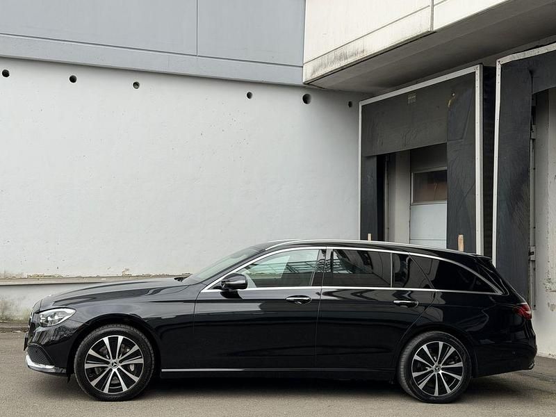 Gebraucht Mercedes E300 Avantgarde 194 PS (142 kW) 2022 Schwarz Limousine