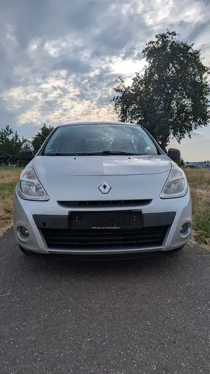 Gebraucht Renault Clio II 75 PS (55 kW) 2010 Silber Limousine