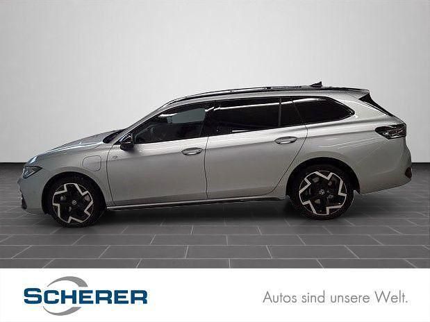 Gebraucht VW Passat R-line 177 PS (130 kW) 2025 Oyster silver metallic (metallic) Kombi