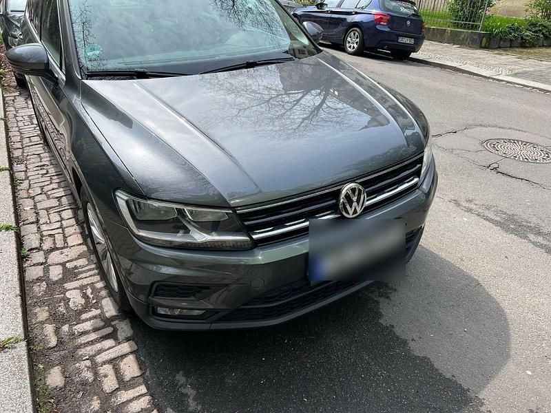 Grau Gebraucht 2018 VW Tiguan Trendline SUV | 13.999 € (Guter Preis) - Bild 1/4