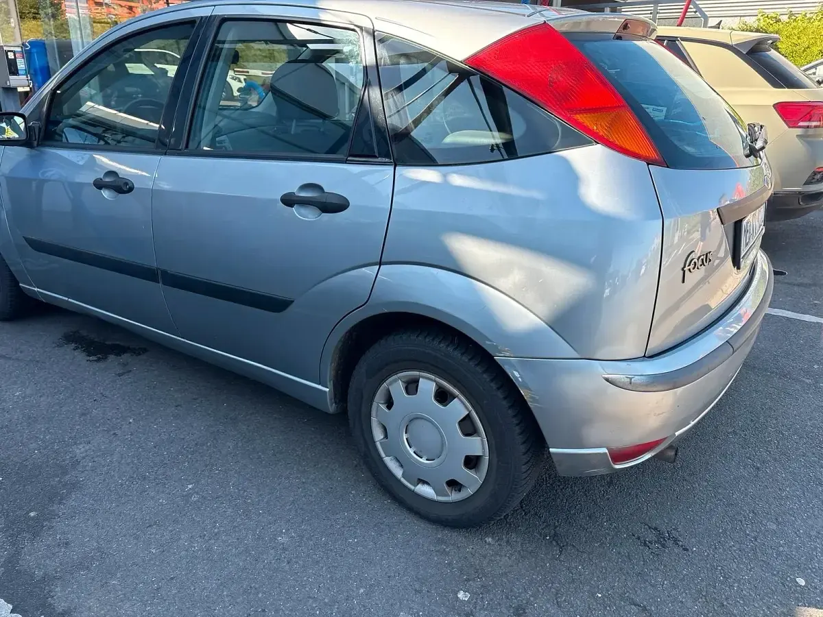 Occasion Ford Focus 75 ch (55 kW) 2004 Argent Citadine