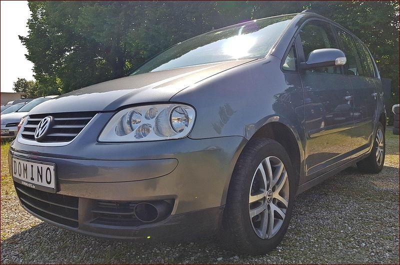 Grau Gebraucht 2004 VW Touran S Van / Kleinbus | 3.780 € (Fairer Preis) - Bild 1/4