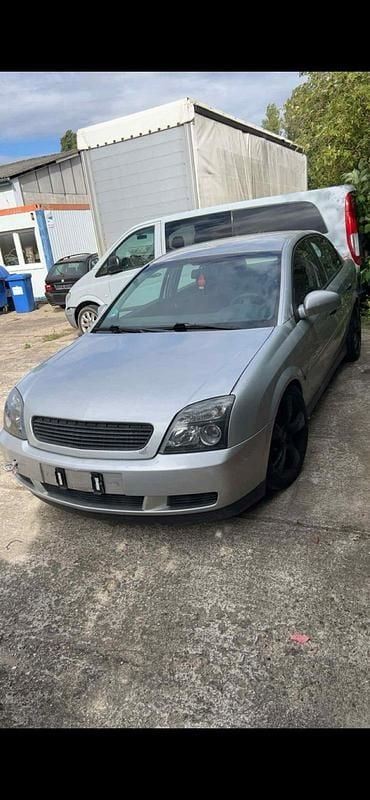 Grau Gebraucht 2003 Opel Vectra Limousine | 750 € (Superpreis) - Bild 1/4