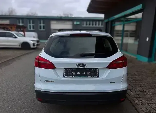 Gebraucht Ford Focus Ambiente 101 PS (74 kW) 2016 Weiß Kombi